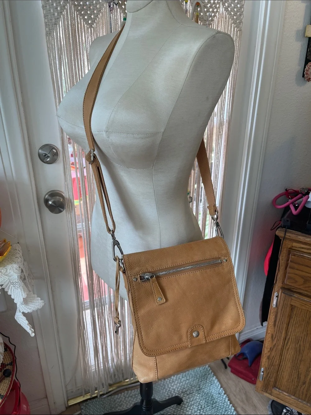 Fossil color leather front
